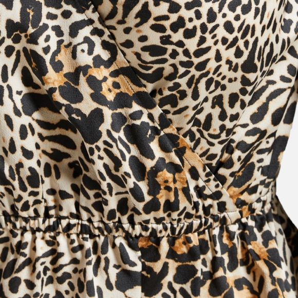 Brand New W/Tags Puff Sleeve Surplice Top - Picture 3 of 3